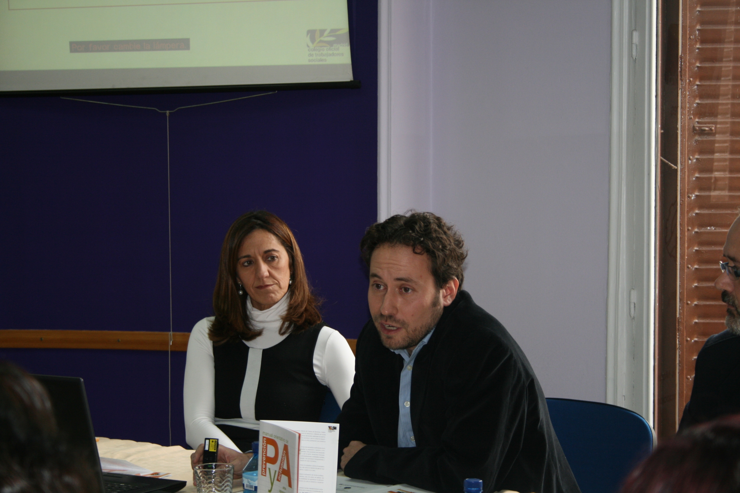 Nacho Santás y Mercedes Portero en la presentación institucional del Manual.