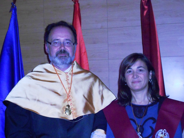 Manuel Gil, Decano del Colegio y Mª Serrano, encargada de realiar el discurso en nombre de alumas/os
