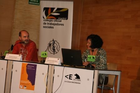 Elena Granados, ponente, presentada por Daniel Gil, del COTSMadrid