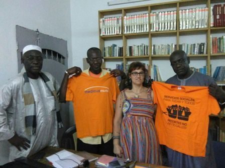 A la izd Moustapha Ndiaye, coordinador proyecto, Babacar Diaye, tesoreo del Consejo del Barrio, Lourde Pérez y Ahmed Dia, presidente del Consejo de Barrio 