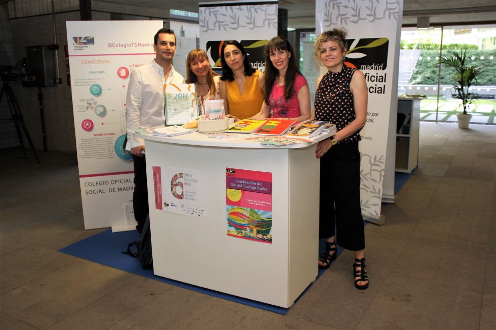 equipo_en_el_stand1.jpg