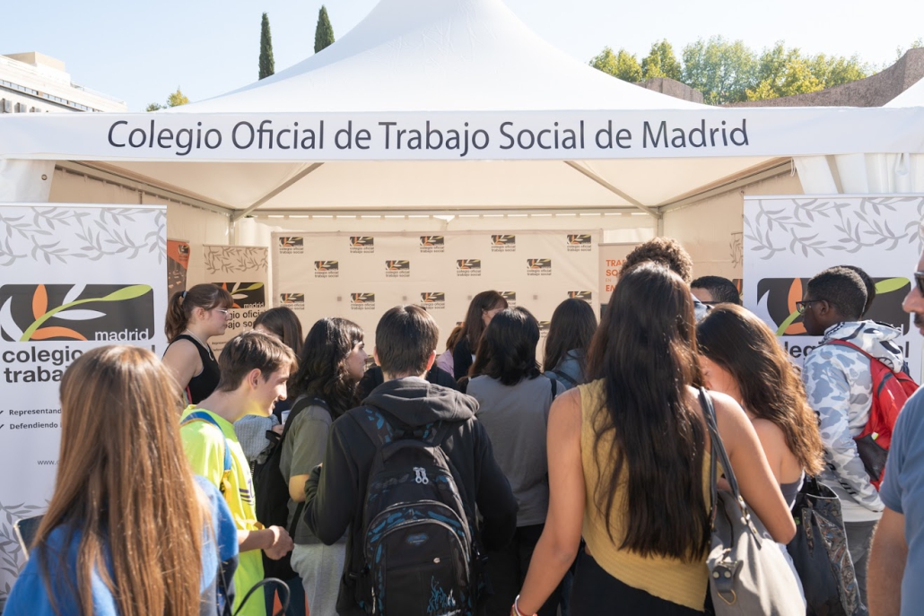 gran afluencia de público ante el stand del COTS Madrid