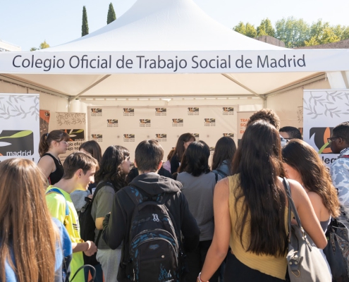 gran afluencia de público ante el stand del COTS Madrid